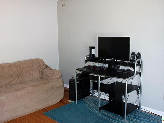 5th image of 3016 Oakwood Dr