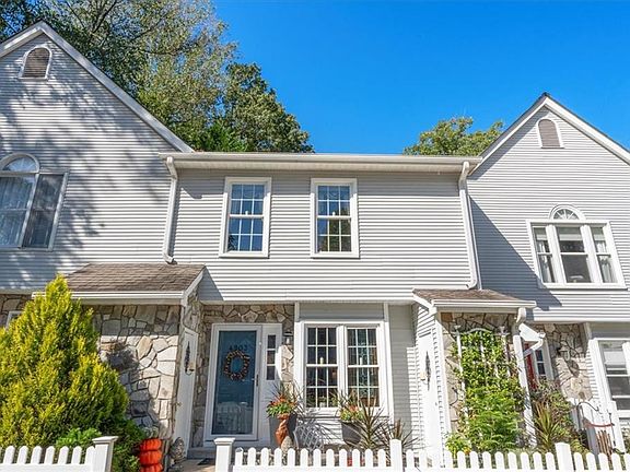 2nd image of 4903 Abbotsford Mews