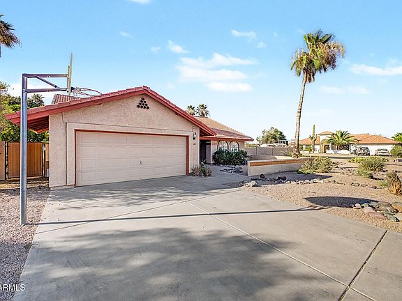 3rd image of 562 E HACKAMORE Street