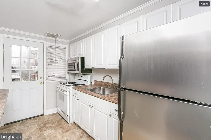 7457 Lawrence Rd — Photo 8