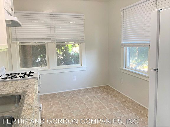 5th image of 1559 N Hill Ave APT 16