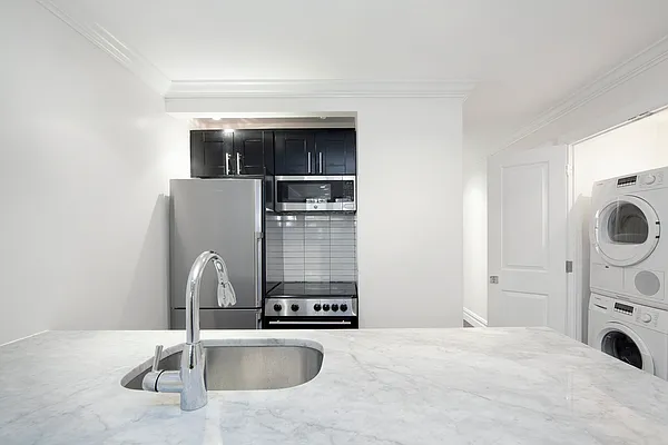 Rented by R New York | media 30