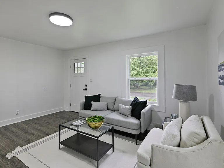 2254-2256 Hiawatha Park Dr — Photo 9
