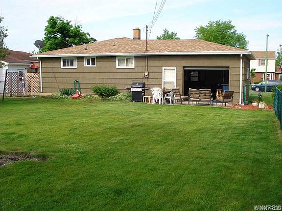 3rd image of 46 Lloyd Dr