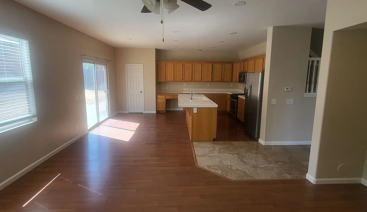 6 Bedroom, 3.5 Bath, 3 Car Garage in Wonderful Menifee Neighborhood — Photo 4