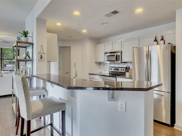 3040 Peachtree Rd NW Unit 212, Atlanta, GA 30305
