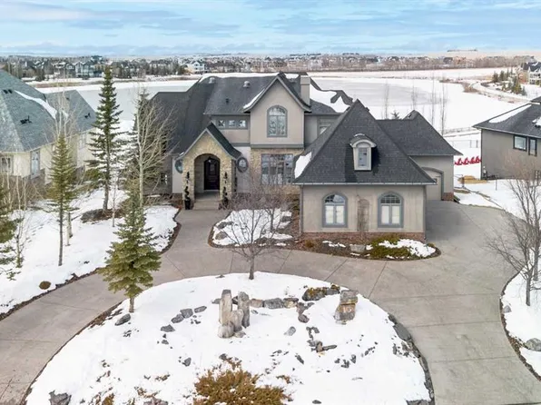 15 SE Montenaro Bay, Rocky View County, AB T4C 0A5