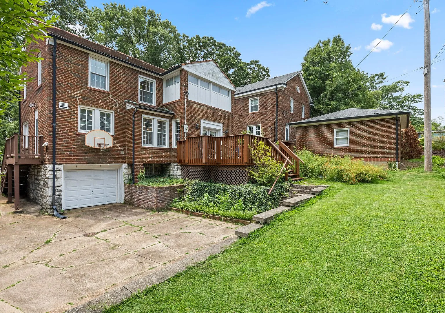 Elegant 4BR Home in University City | Spacious Layout & Prime Location — Photo 4
