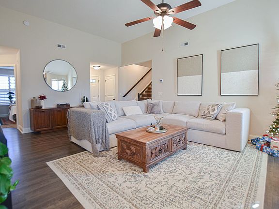 3rd image of 450 Cyprus Ct