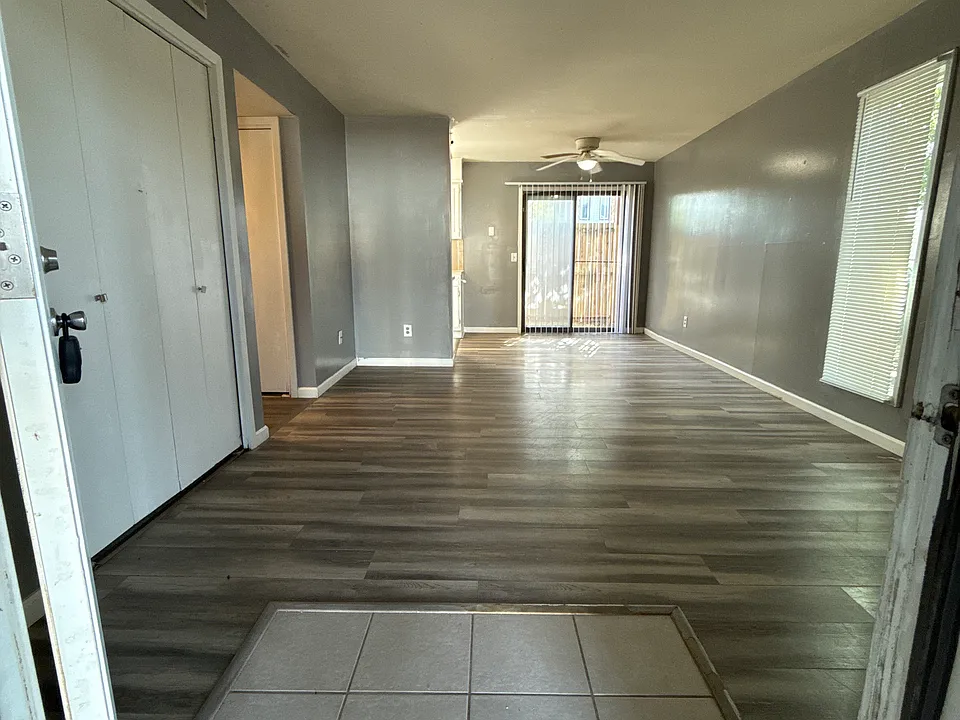 1441 N Smith Ct #4