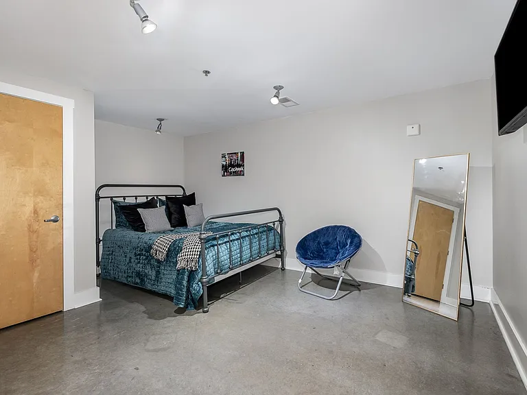 353 W 4th St #306 — Photo 11