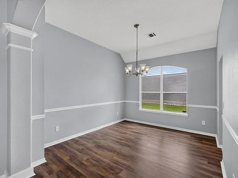 26 Millport Dr — Photo 5