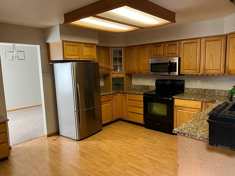 10525 Birch St — Photo 2