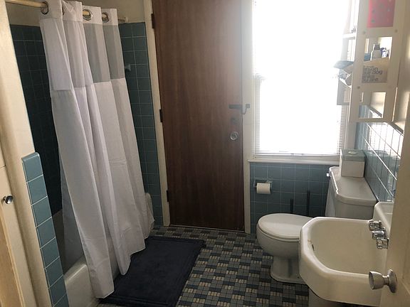 3rd image of 721 Catherine St APT 1