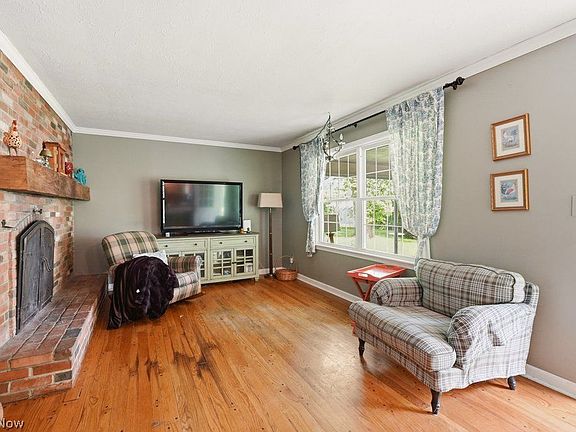 5th image of 149 Colony Dr