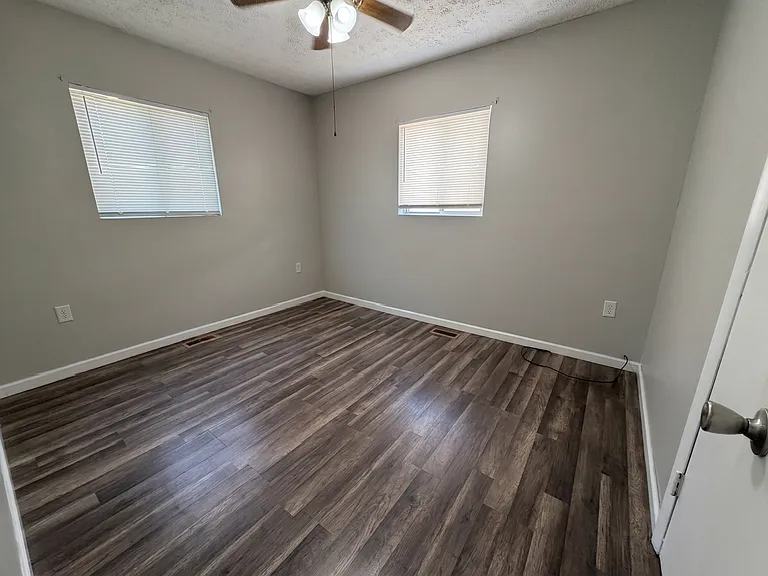 2634 Guyan Ave — Photo 7