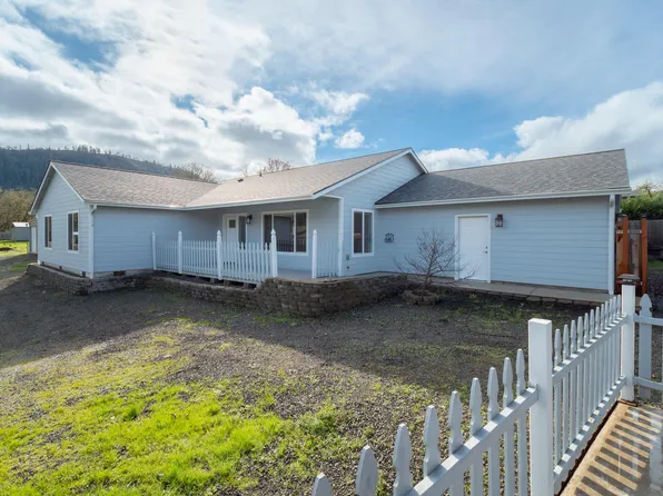 795 SE Thompson Ave, Winston, OR 97496