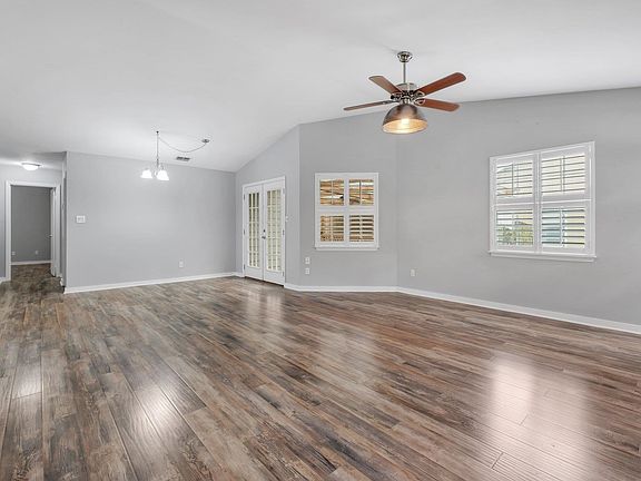 5th image of 3238 Earl Dr
