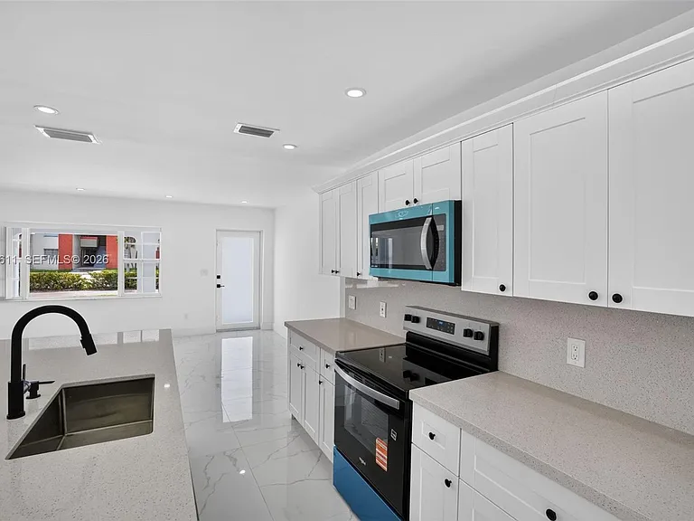 1920 SW 67th Ave — Photo 12