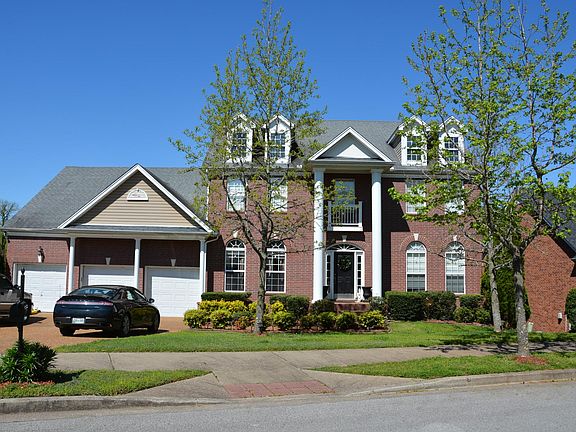 Nice 3 car garage with flat drive-way in a private cul-de-sac