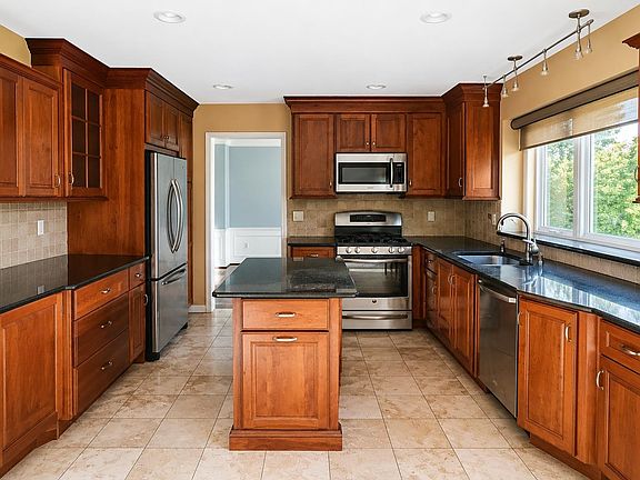 5th image of 1141 Sandy Ridge Dr