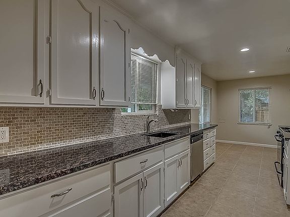 4th image of 2336 W Alpine Ave