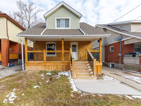 5113 Willmott St, Niagara Falls, ON L2E 2A4