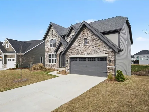 72 Clear Lake Pkwy, Hoschton, GA 30548