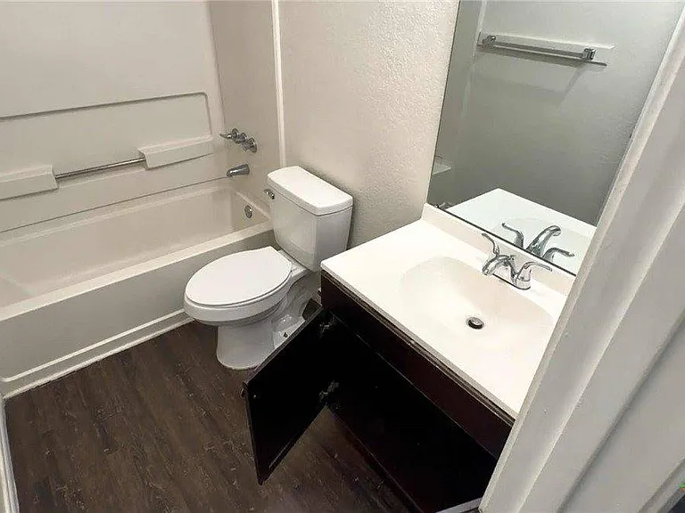 205 Erby Ave #D — Photo 8