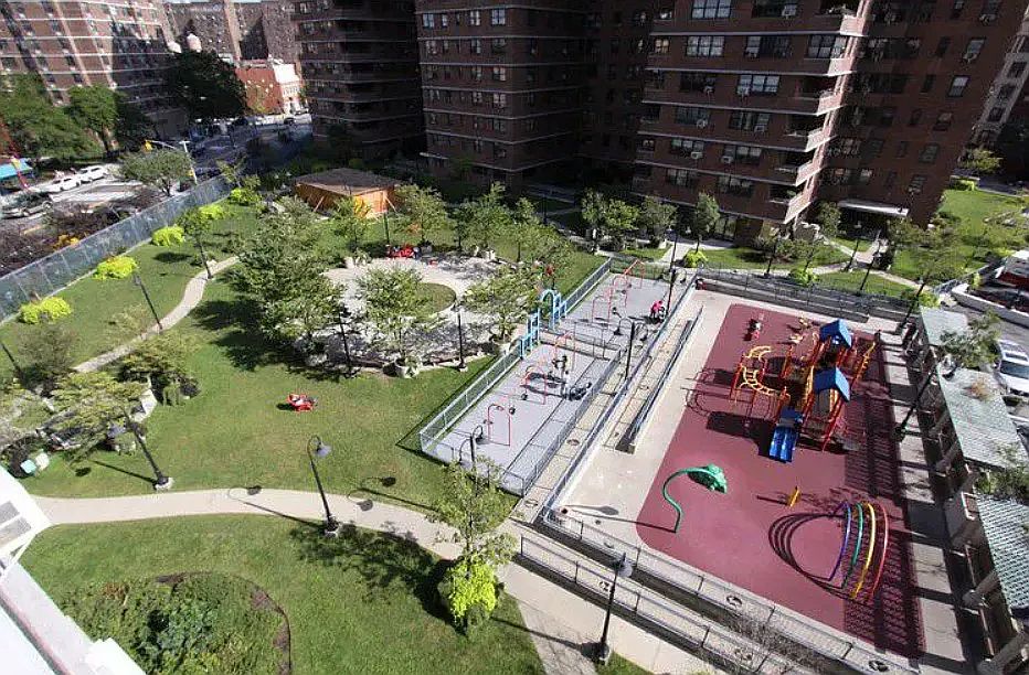 2nd image of 415 Grand St APT E707