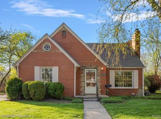 32321 Arlington Dr, Beverly Hills, MI 48025