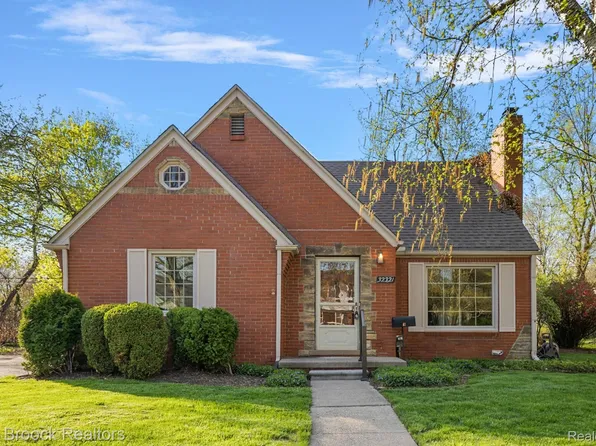 32321 Arlington Dr, Beverly Hills, MI 48025