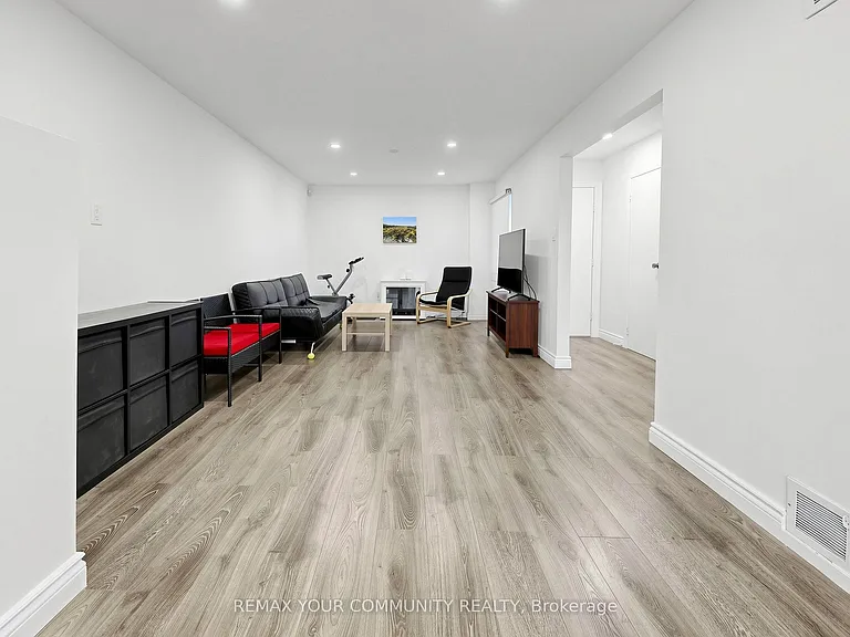 63 Patrice Cres #UPPER — Photo 8