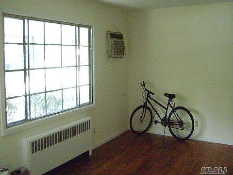 5th image of 384 Evergreen Ave