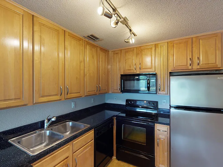 Altamira Place Apartment Homes — Photo 48