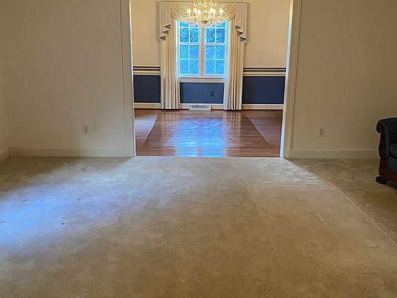 3rd image of 203 Brentwood Drive N