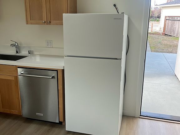 5th image of 114 Harrison Ct #A