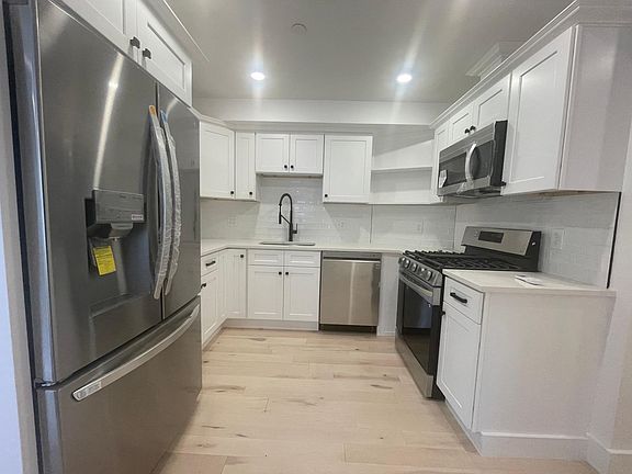 4th image of 23 Hyde St #1