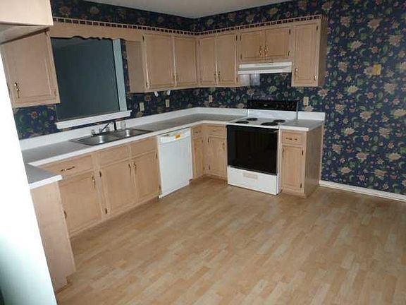 3rd image of 377 Blair Dr W