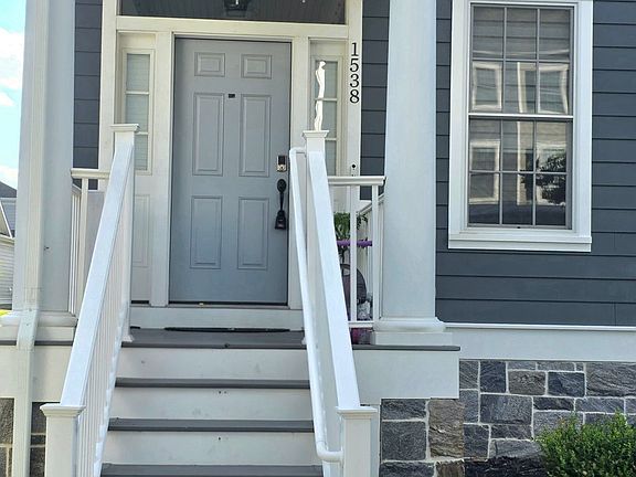 2nd image of 1538 Schwinn St