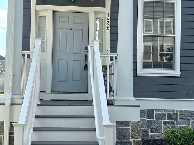 1538 Schwinn St — Photo 2