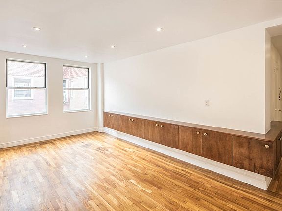 2nd image of 333 E 43rd St APT 1016