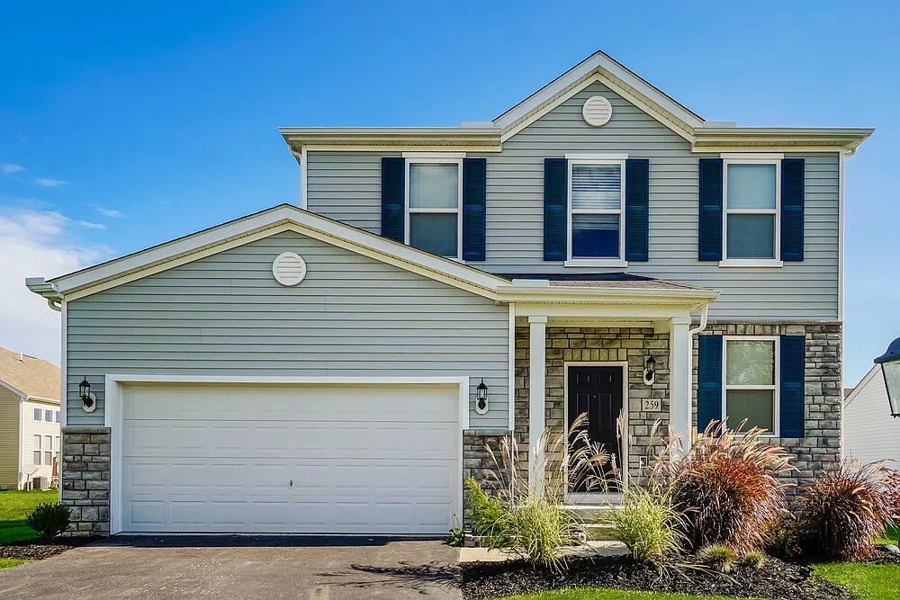 3 bed, 2.5 bath, 1710 sqft, $2,570 — Photo 1