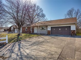 907 Flame Ave, Effingham, IL 62401