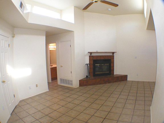 5th image of 9532 Sierra Vista Ct NE