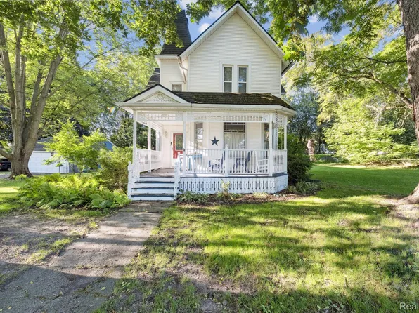 303 Mechanic St, Stockbridge, MI 49285