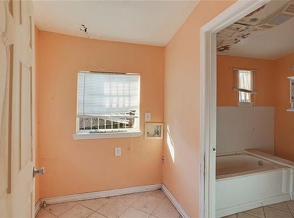 5th image of 3608-10 S Liberty St