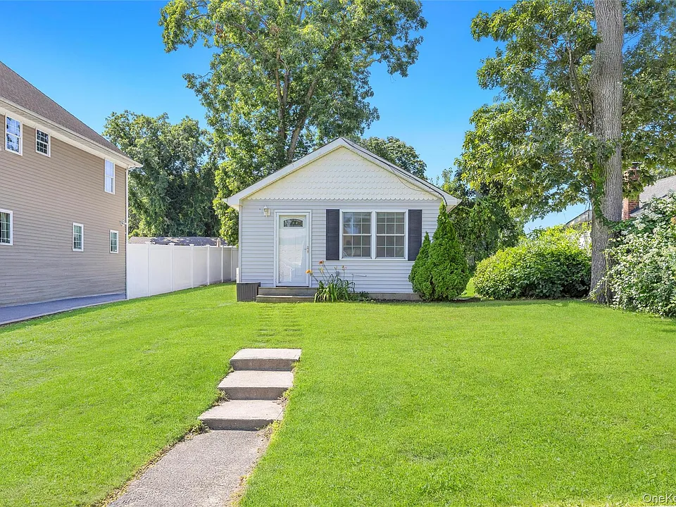 22 Maplewood Ave