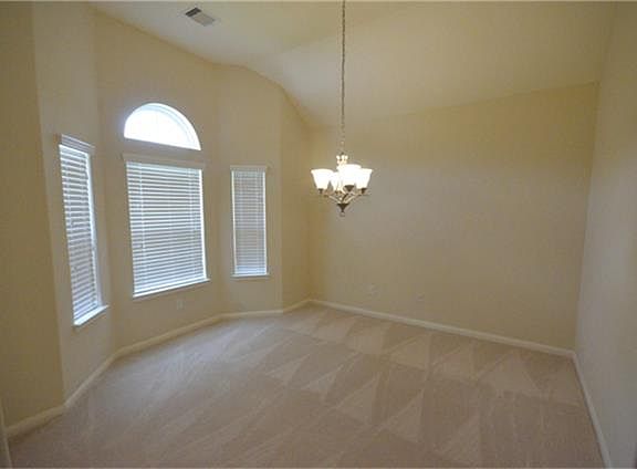 3rd image of 10011 Taylor Springs Ln