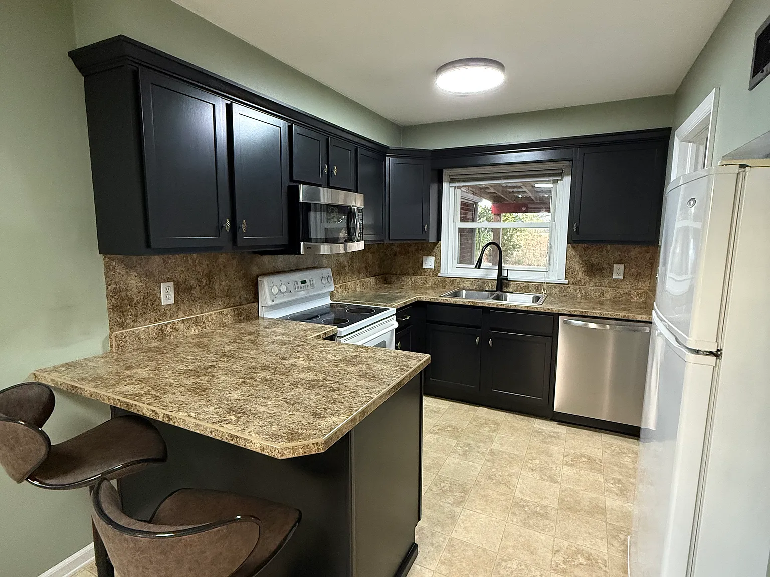 3 bed, 1208 sqft, $1,750 — Photo 2